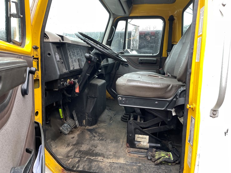 2001-international-4900-image-14