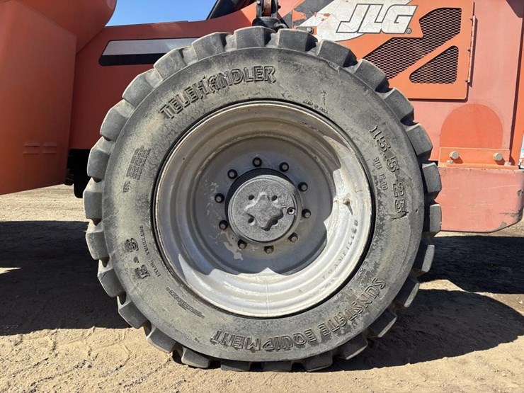 2014-jlg-8042-image-22