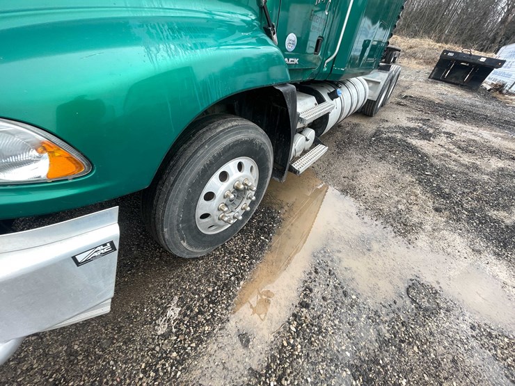 #236-•-2011-mack-semi-tractor-(title-in-delay)-(denmark,-wi)-image-10