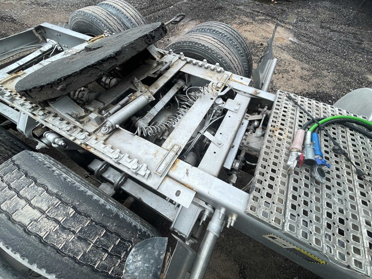 #236-•-2011-mack-semi-tractor-(title-in-delay)-(denmark,-wi)-image-29