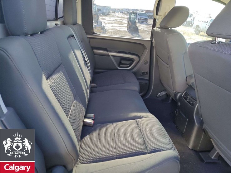 2015-nissan-titan-image-17