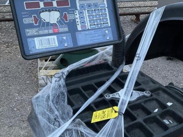 coats-125-wheel-balancer-image-5