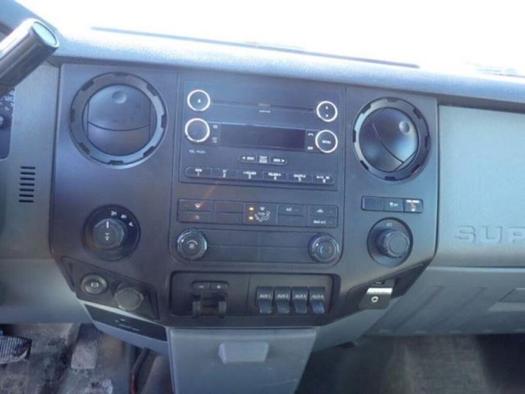 2016-ford-f350-xlt-image-16