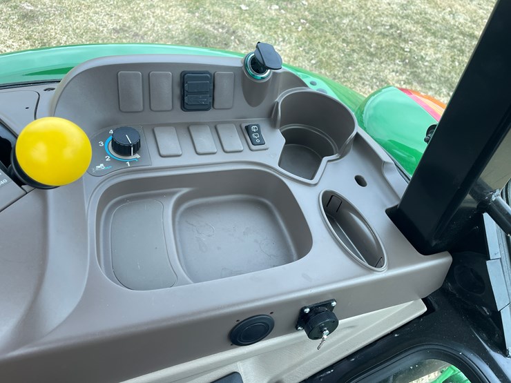 2019-john-deere-5090m-image-56