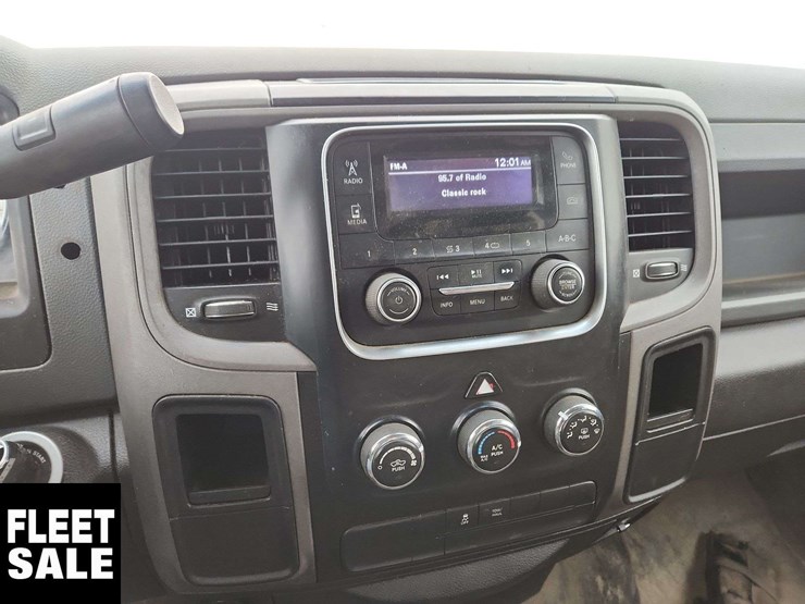 2019-ram-1500-classic-image-21