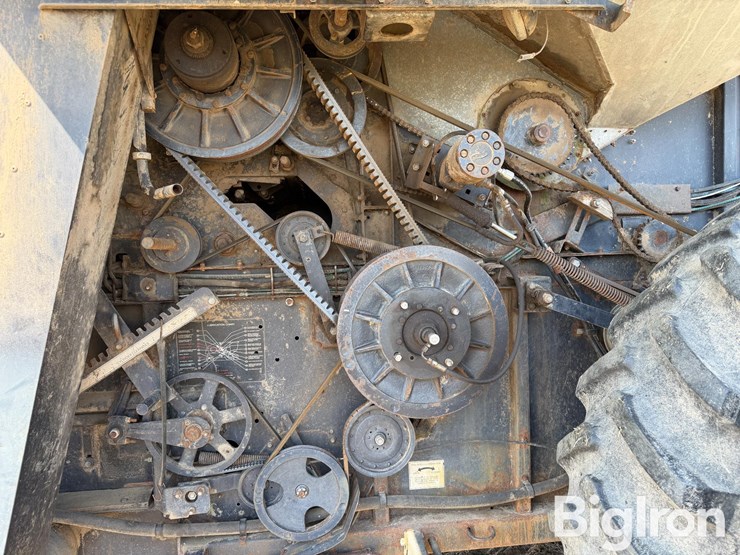 1990-gleaner-r70-image-17