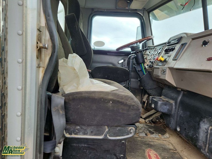 2008-peterbilt-340-image-18