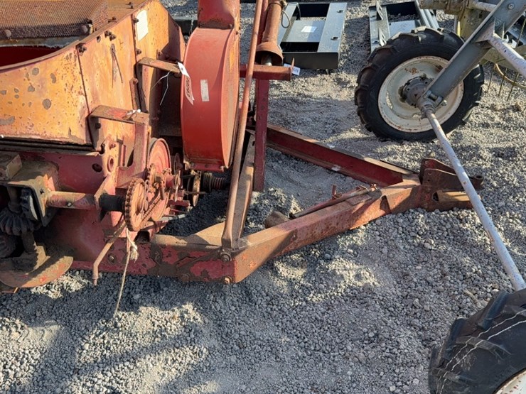 new-holland-352-image-3