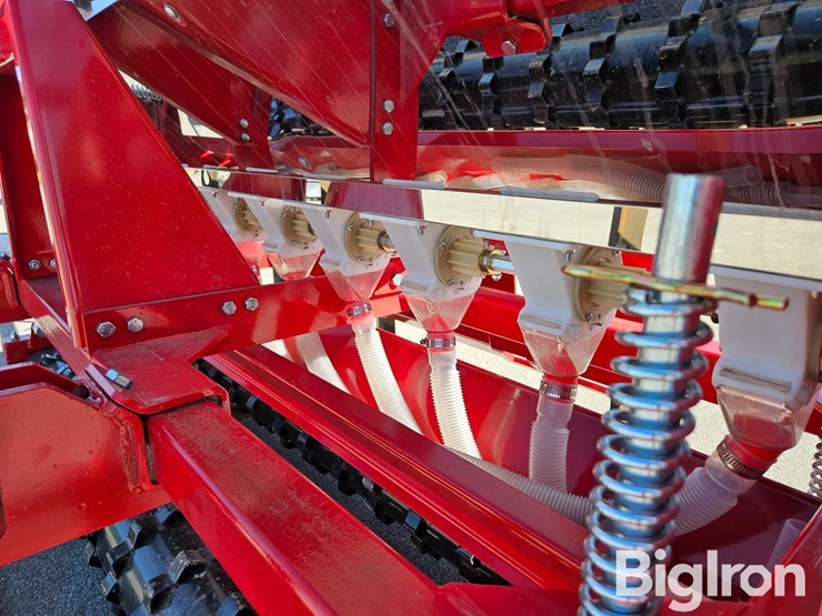 2025-massey-ferguson-730-image-13