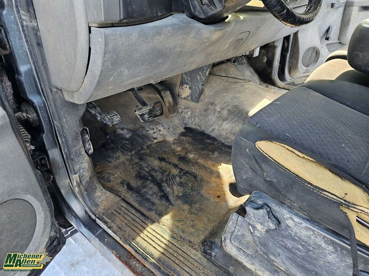 2011-chevrolet-silverado-1500-image-22