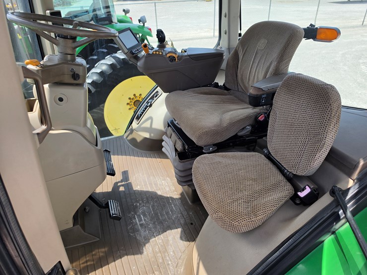 2014-john-deere-7210r-image-18