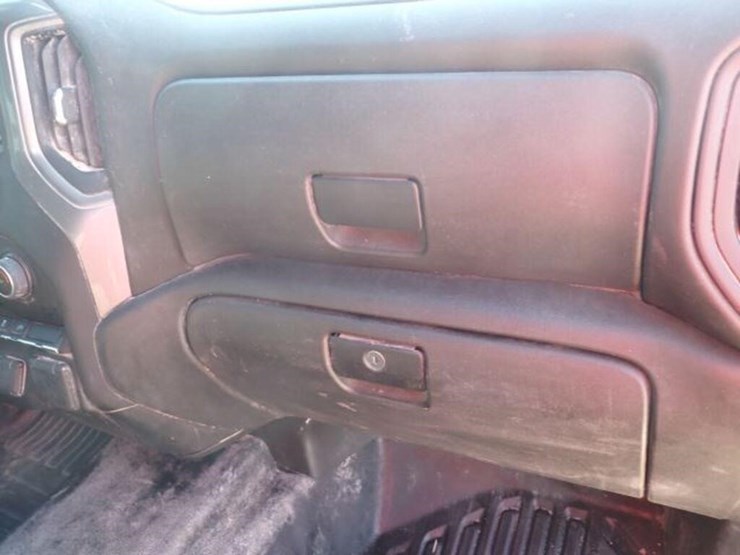 2022-chevrolet-2500hd-image-35