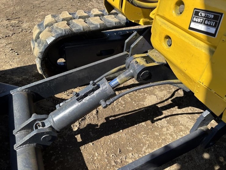 komatsu-pc28uu-2-image-17