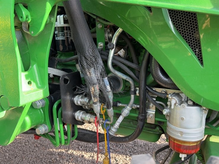 john-deere-4052r-image-9