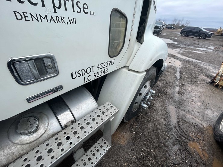 #238-•-2007-freightliner-semi-tractor-(title-in-delay)-(denmark,-wi)-image-42