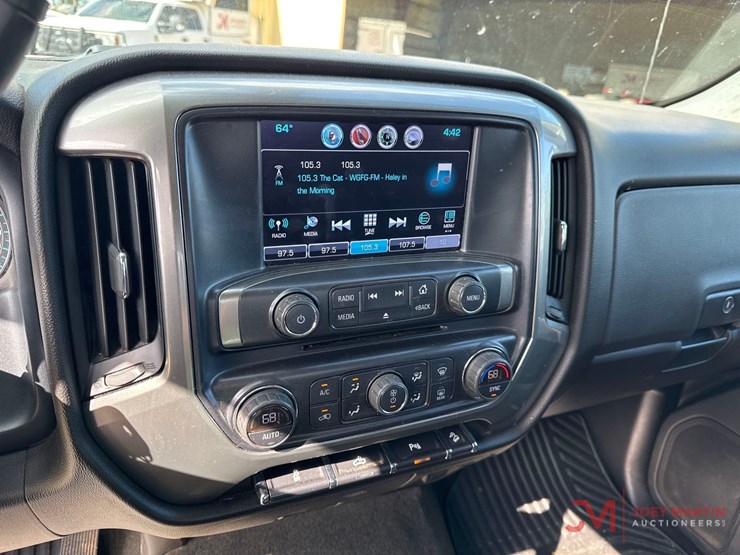 2018-chevrolet-silverado-2500-lt-image-16