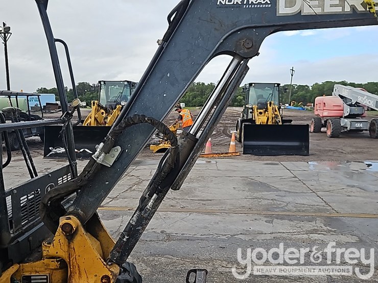 2015-deere-27d-image-15