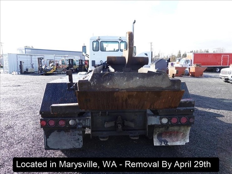 2015-peterbilt-567-image-40