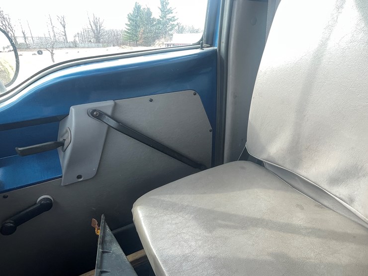 #242-•-2000-sterling-truck-tractor-(has-mn-title)-(mora,-mn)-image-75