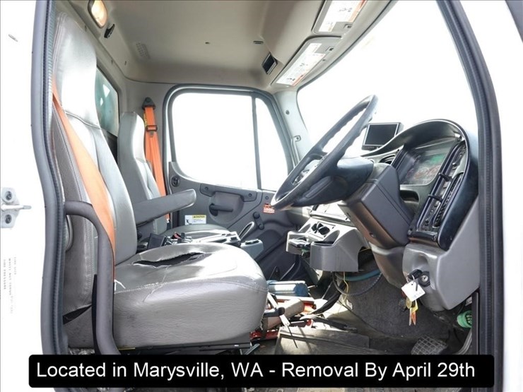 2020-freightliner-m2-106-image-16