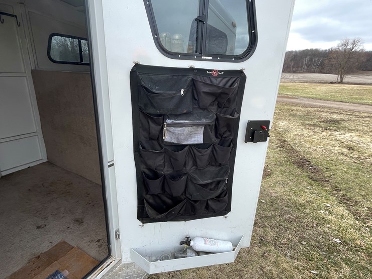 #292-•-2005-trails-west-classic-horse-trailer-(has-mn-title-in-delay)(scandia,-mn)-image-31