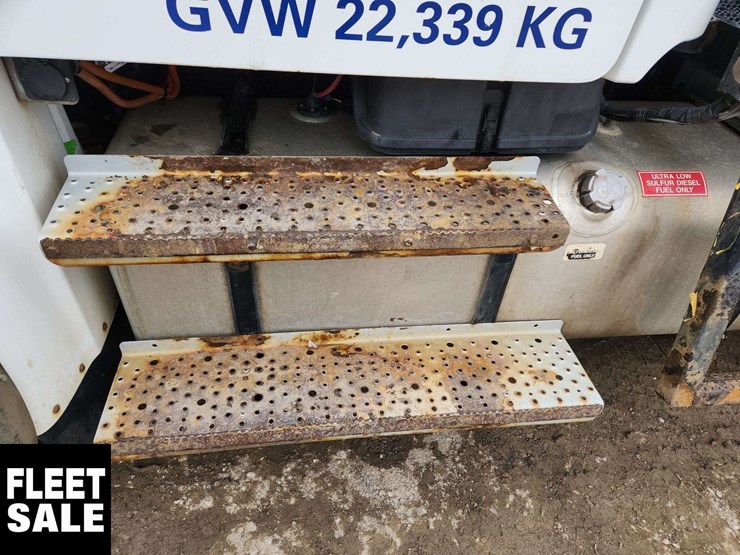 2018-freightliner-m2-106-image-38