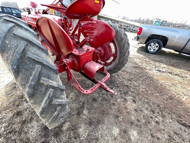 #122-•-ih-mccormick-farmall-tractor-(fremont,-wi)-image-16