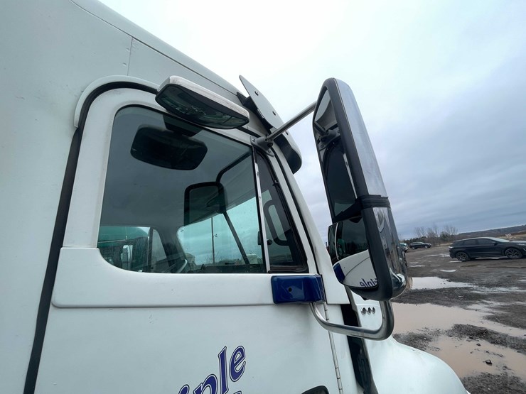 #238-•-2007-freightliner-semi-tractor-(title-in-delay)-(denmark,-wi)-image-41