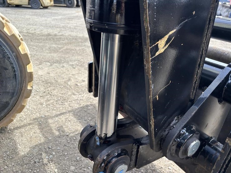 2017-jlg-g5-18a-image-13