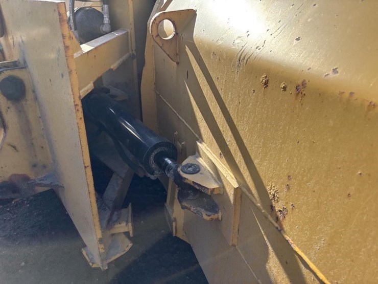 caterpillar-143h-image-20