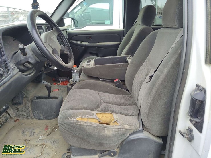 2004-chevrolet-silverado-2500hd-image-10