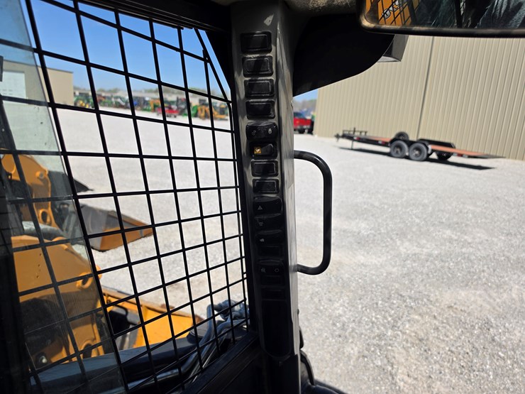 2022-new-holland-c332-image-10