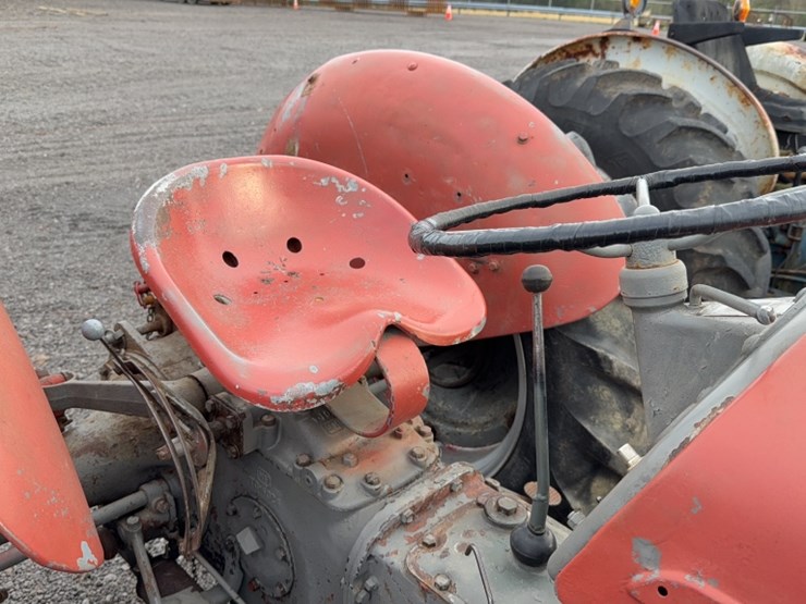 #3051-•-furguson-tractor-image-8