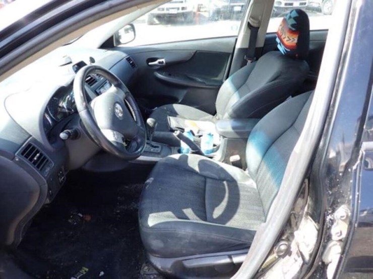 damaged-2013-toyota-corolla-sedan-2t1bu4ee1dc92192-image-14