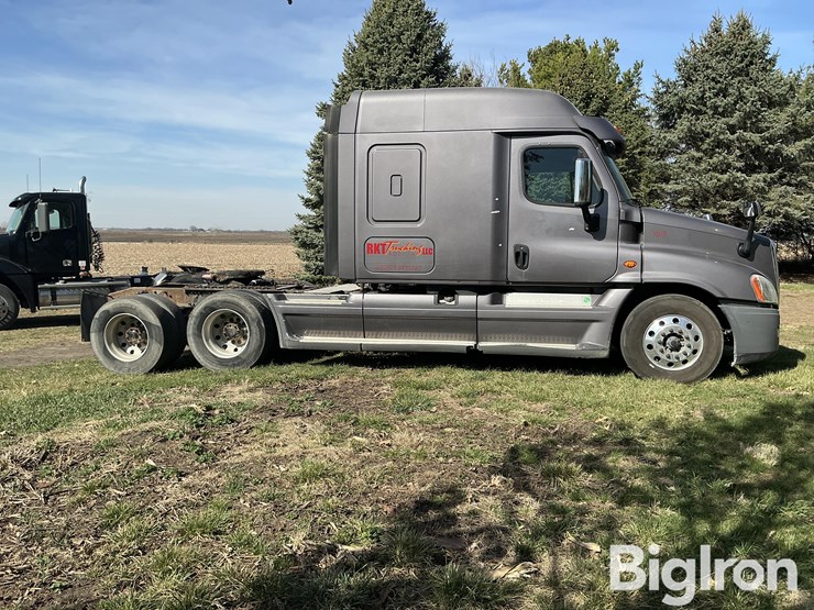 2016-freightliner-cascadia-125-image-4