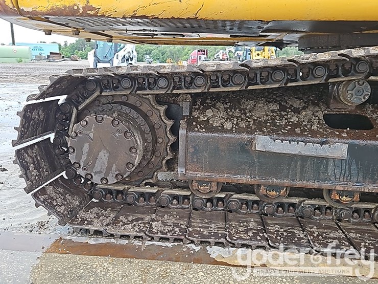 2016-deere-210g-image-8