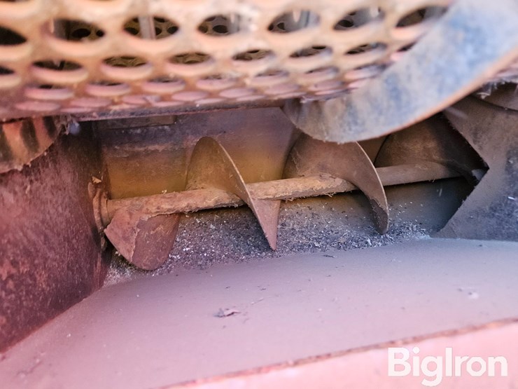 new-holland-354-image-19