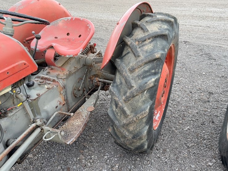 #3051-•-furguson-tractor-image-16