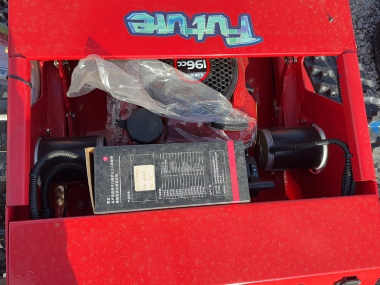 #4091-•-future-remote-control-mower-w/-gas-engine-image-6
