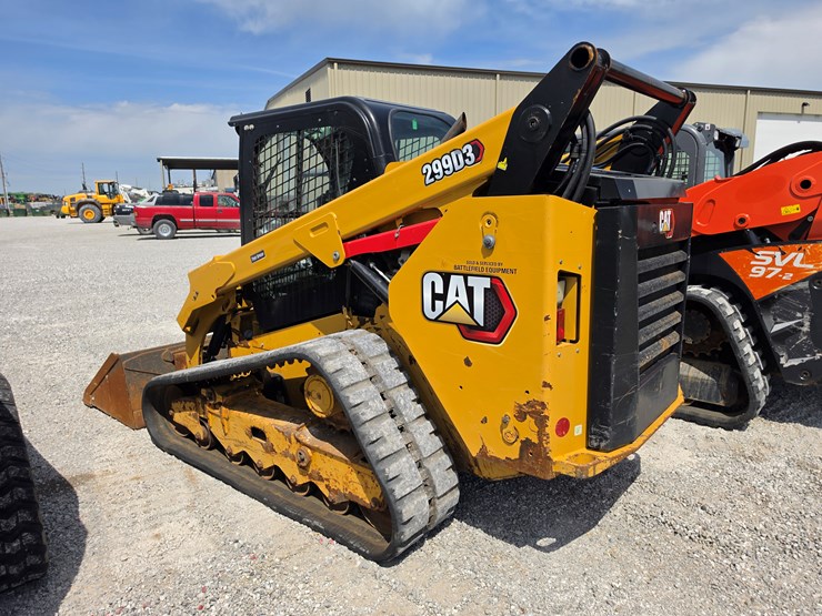 2021-caterpillar-299d3-image-16