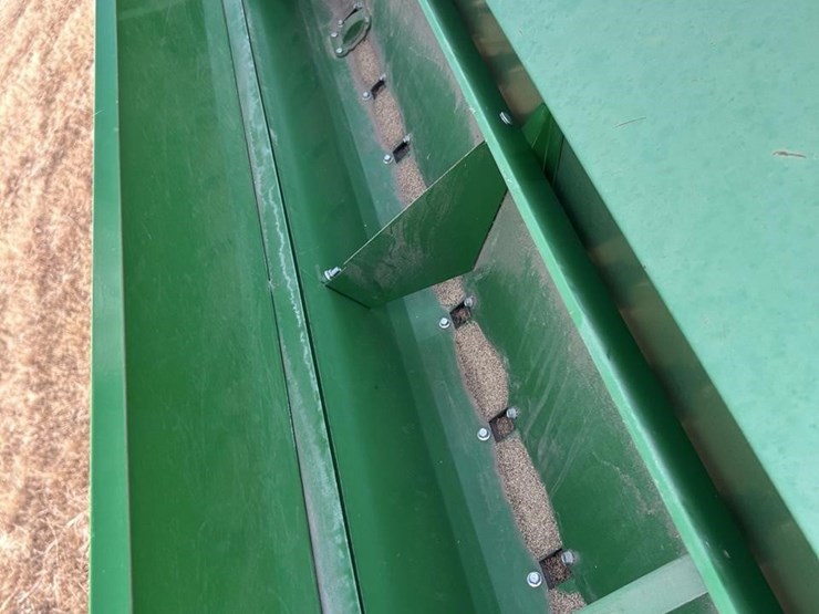 2004-john-deere-1590-image-38