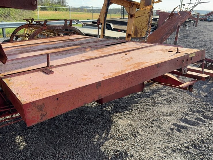 new-holland-1033-image-4