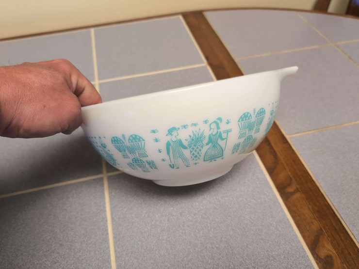 pyrex-turquoise-and-white-mixing-bowl-set-image-8