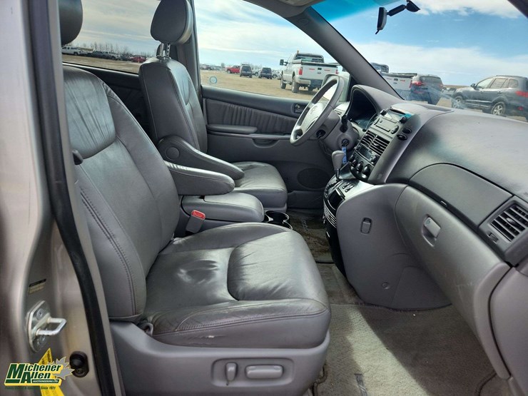 2007-toyota-sienna-le-image-17