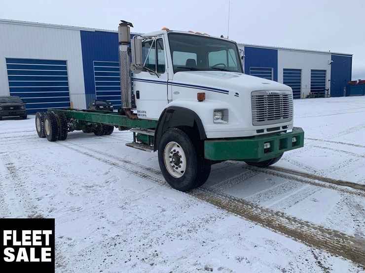 2003-freightliner-fl106-image-2