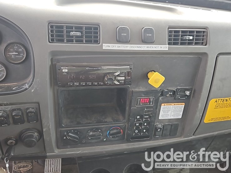 2017-peterbilt-337-image-27