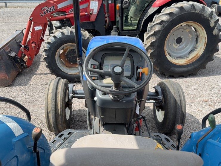 new-holland-tn70-image-13