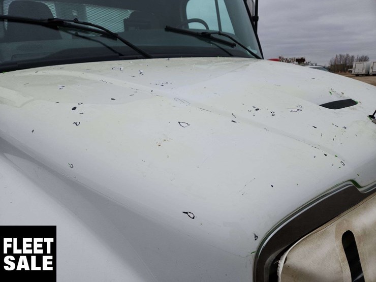 2018-freightliner-m2-106-image-35