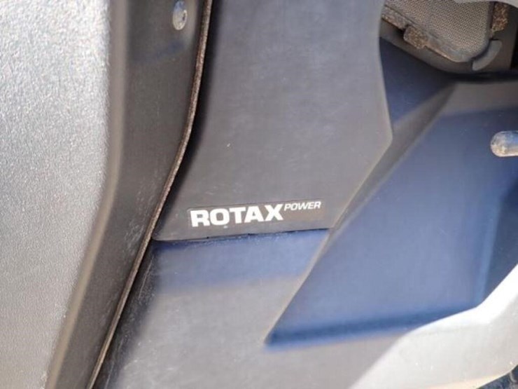 2021-can-am-defender-limited-hd10-4x4-side-by-side-image-32