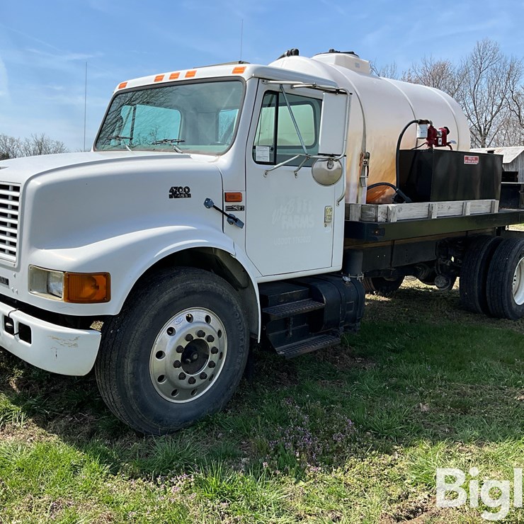 2000 INTERNATIONAL 4700